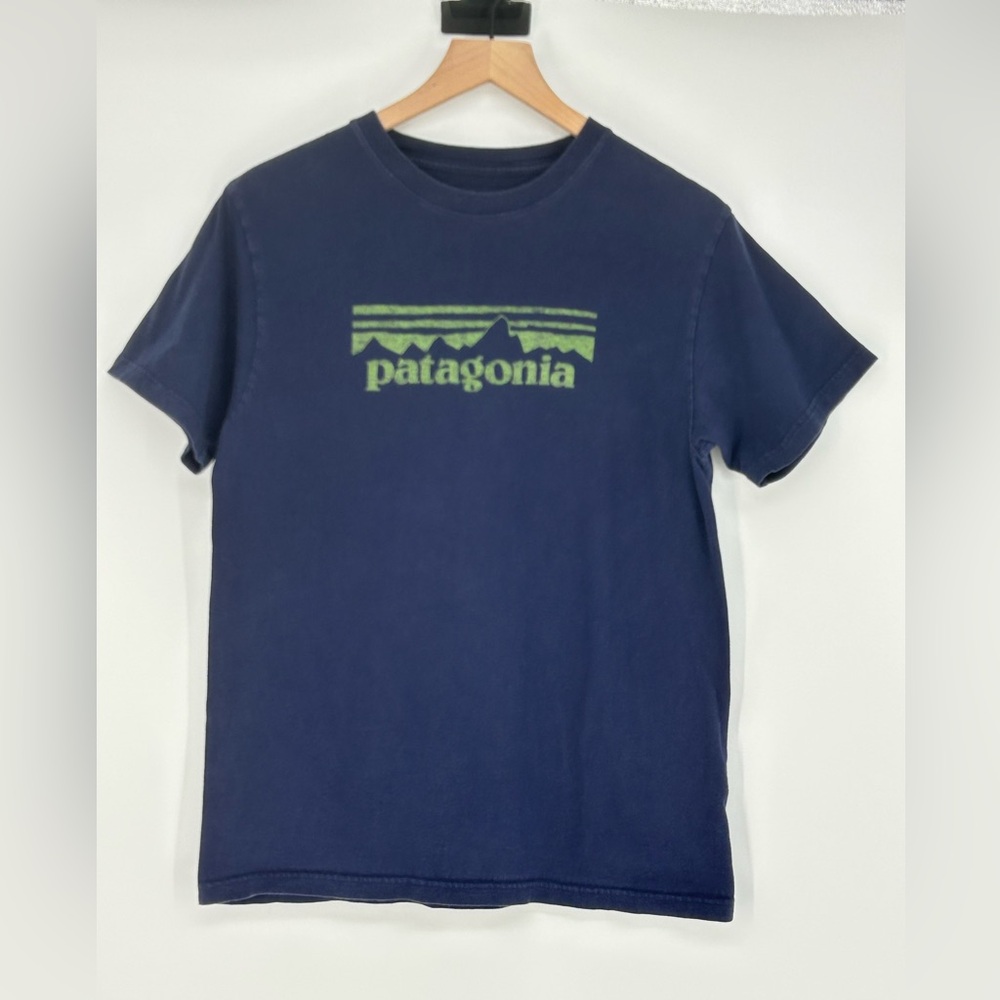 Patagonia‎ T-Shirt Men's Size M Slim Fit Graphic Print Navy Blue Organic Cotton